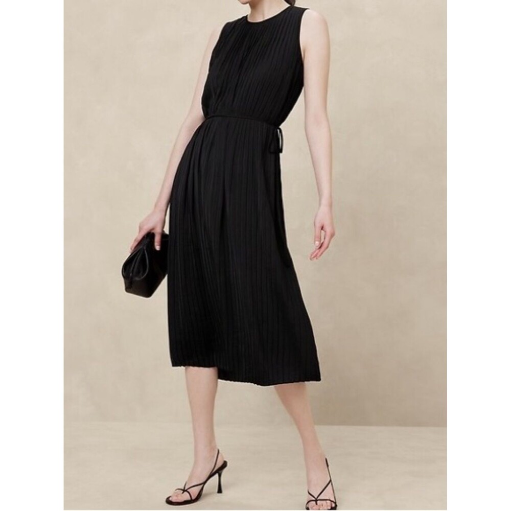 Banana Republic Factory Sleeveless Pleated Black Tie Waist Midi Dress. Small.